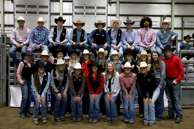 2021-2022 rodeo team (by Lana Hebda)