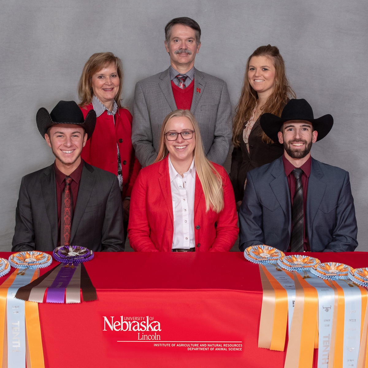 group picture of 2018 horse judging team