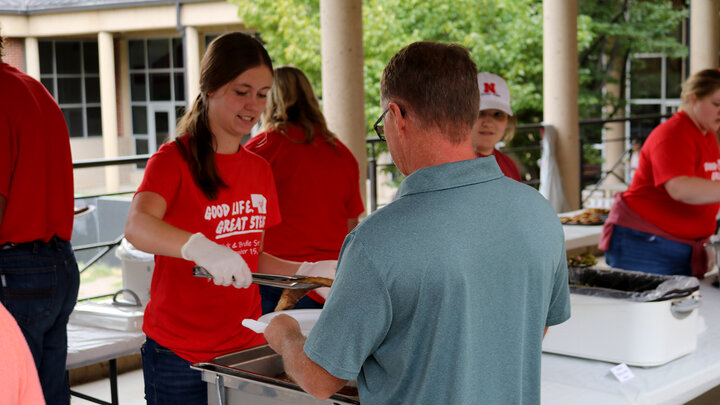 Block and Bridle Club Member Jaylea Pope Serving Food at the 2023 Steak Fry