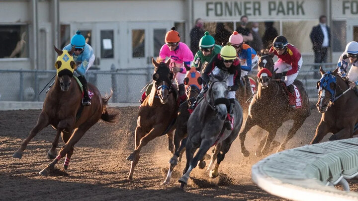 a horse race at Fonner Park