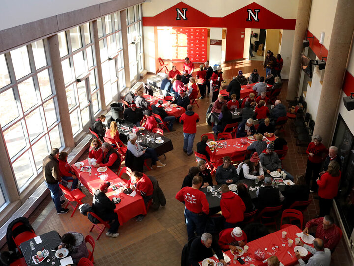 The Animal Science Commons during a 2023 alumni event