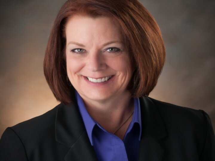 Willow Holoubek headshot